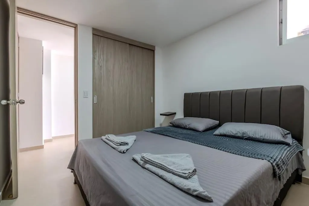 Apartament Balcon En Laureles, Ac, Piscina, Estacionamiento 601 Medellín